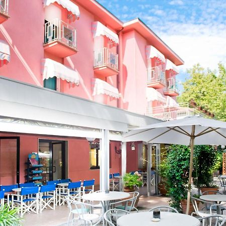 Hotel Villa Rosa Чезенатико Екстериор снимка